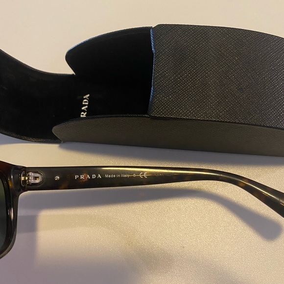 🕶️🌞✨ Prada Sunglasses in Tortoise - Picture 4 of 5
